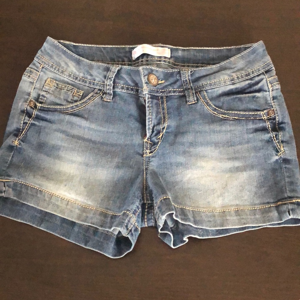 Size 7 No Boundaries jean shorts